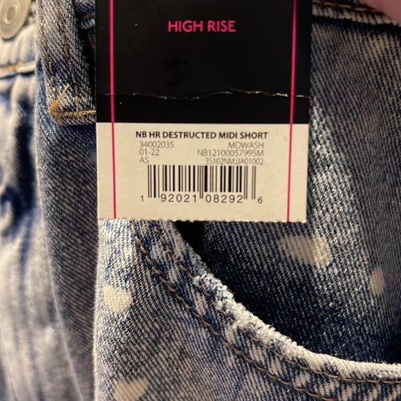 NWT denim high waisted shorts! Size 7! - Picture 3 of 3